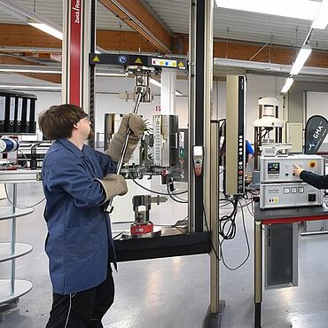 在埃森Z100调频AllroundLine-Prufmaschine贝GMA