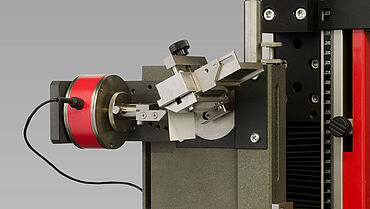 纸板2点弯曲试验，按ISO 2493-1、DIN 53121、ISO 5628和DIN 19304测定弯曲强度，并按DIN 55437-3测定折痕的技术质量。