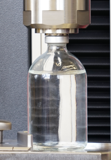 在USP 1207中，用于确定小瓶上的剩余密封力(RSF)的测试夹具